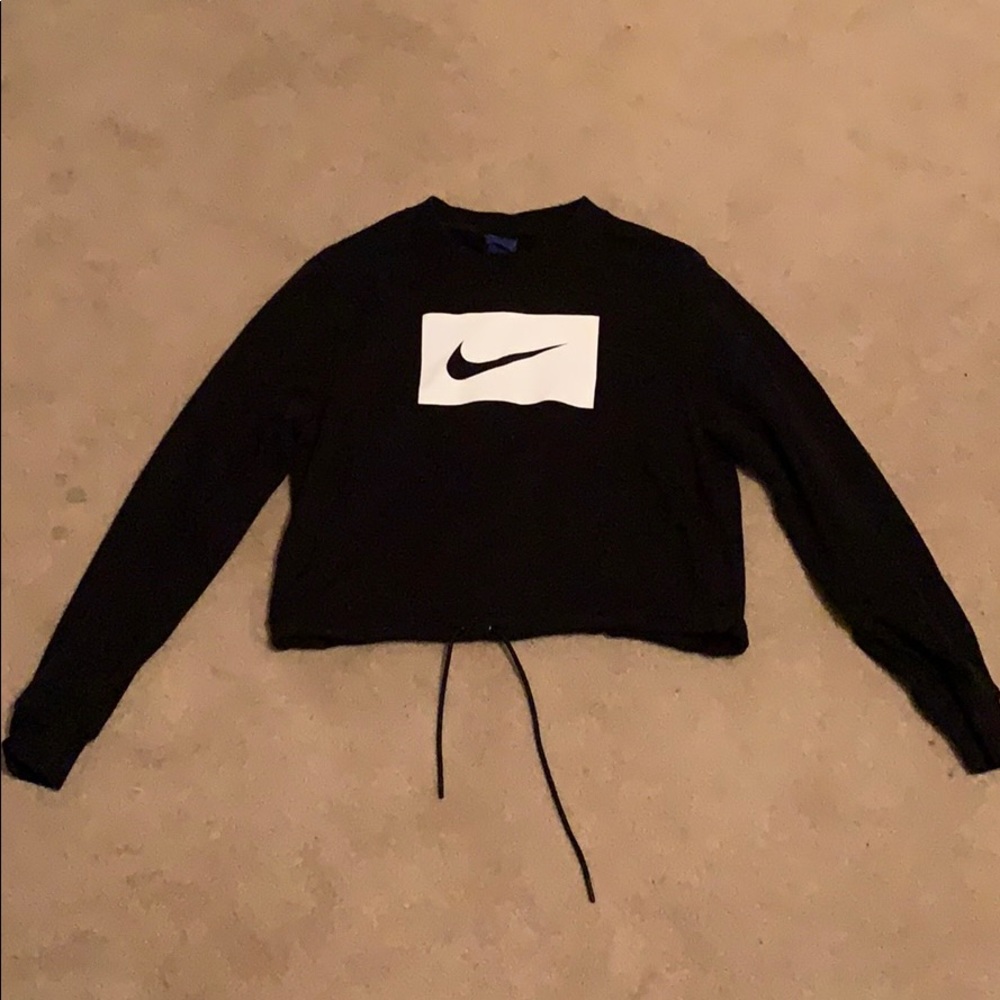 Nike long sleeved shirt with string to sinch
